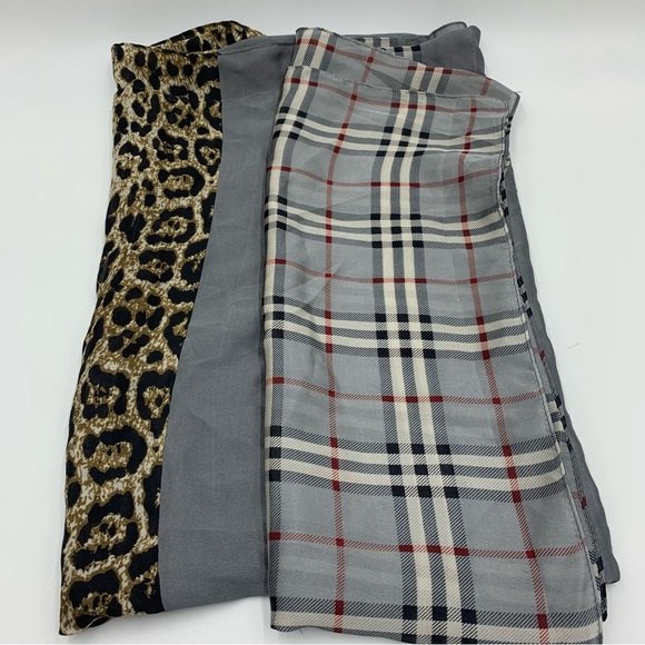 Burberry silk scarf - Picture 6 of 9